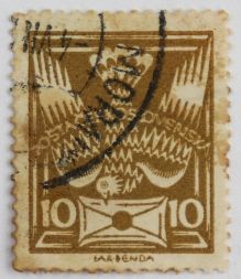 Марка 10 геллеров, Чехословакия, Голубь (охра) 1920 год